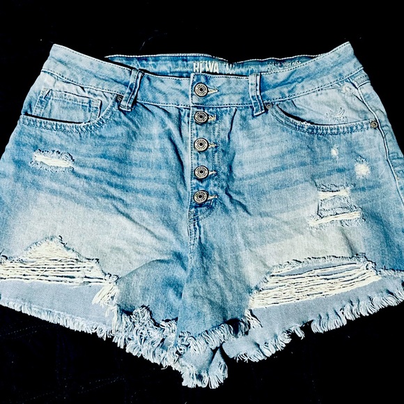 Rewash Super High Rise Vintage Reunion Wedge Distressed Denim Shorts, Size 13/31 - Picture 1 of 6